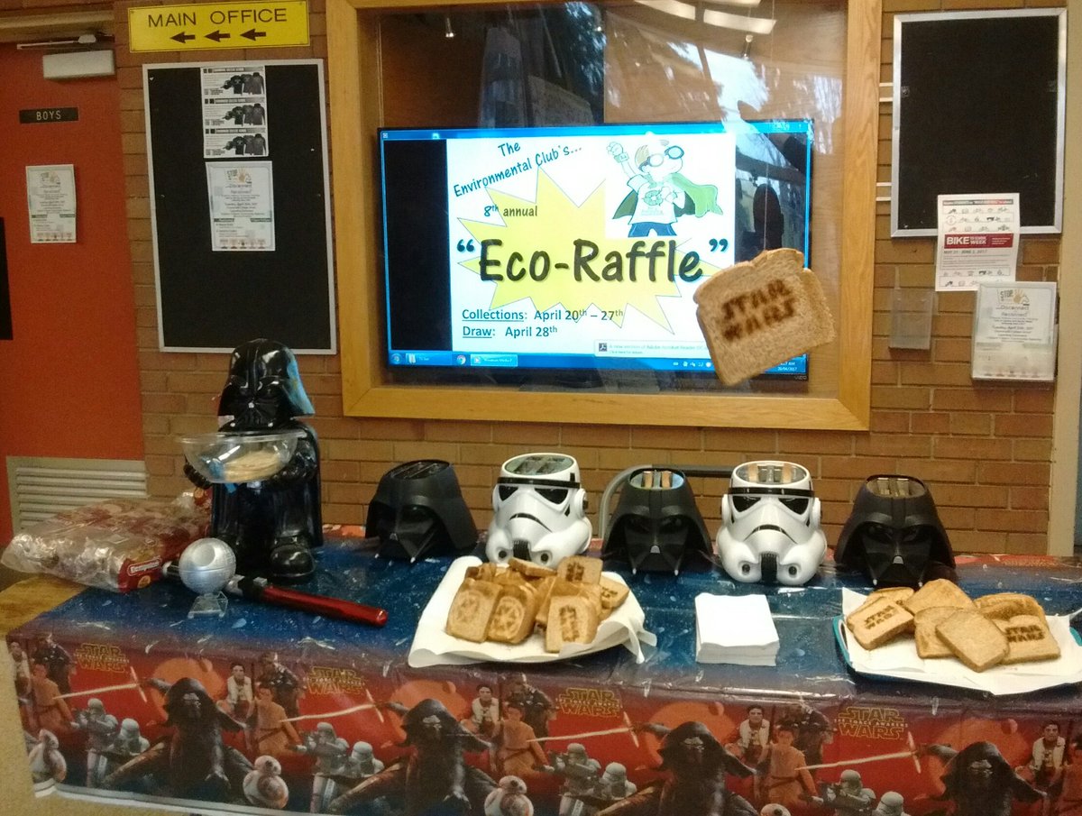 StarWarsCop's tweet image. GM!! I'm showing off today my #jedi skills. I was serving students using the Force. Check out that toast. #breakfastprogram #starwars