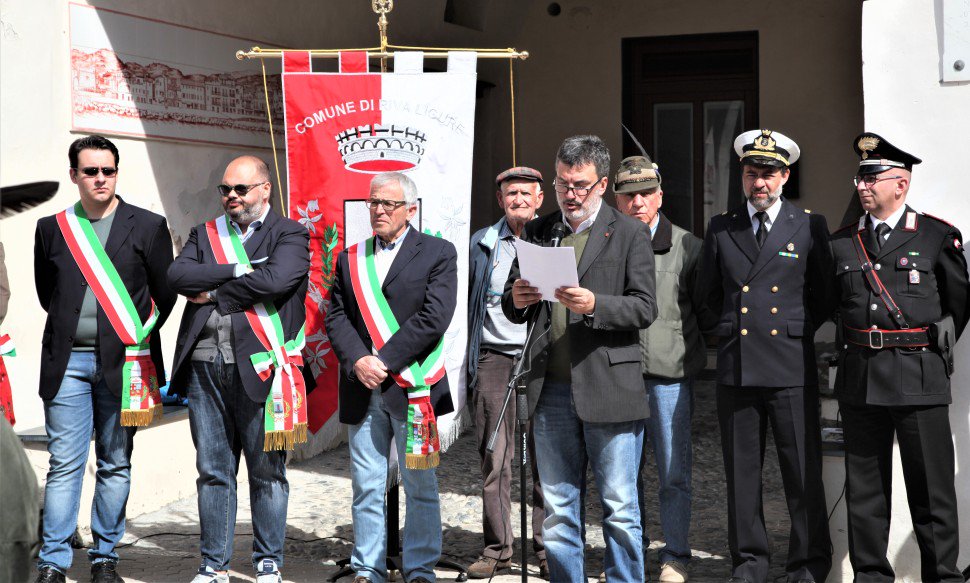 enrico_revello's tweet photo. #25aprile Fulvio Fellegara a Sanremo, Lorenzo Trucchi a Ospedaletti, Enrico Revello a Riva ligure @CgilImperia @Cgil_Liguria @cgilnazionale https://t.co/jasSh8e94B