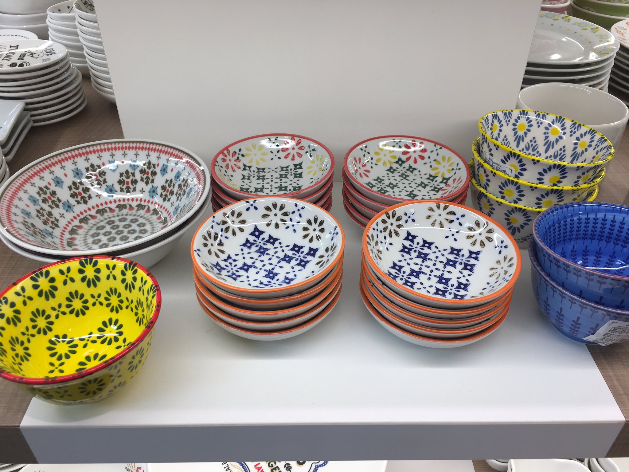 しの בטוויטר セリアは北欧系の食器もあって可愛いよね