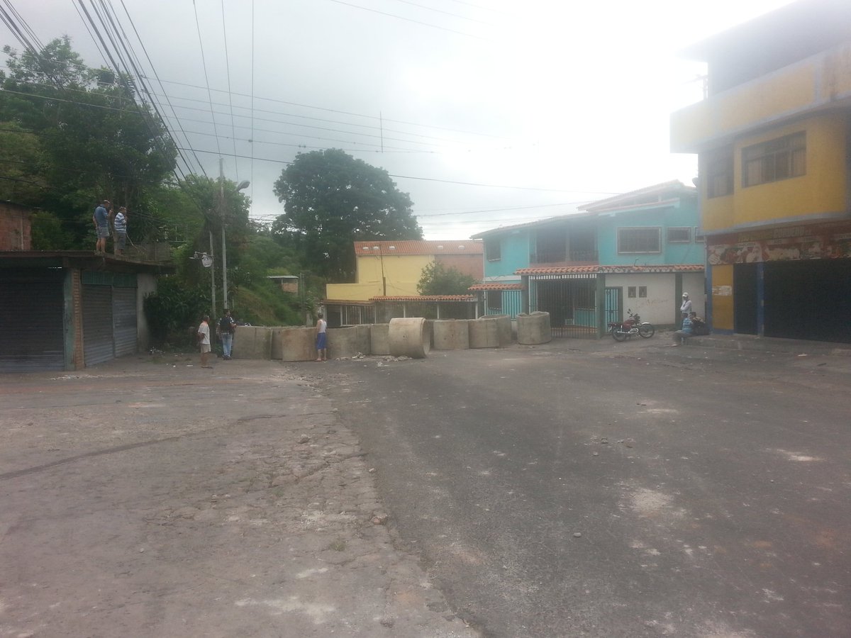 ARQUITECAD's tweet photo. @trafficTACHIRA Entrada de cordero sin paso de vehículos ni motos 8:30 am https://t.co/Ycf6luK7eS