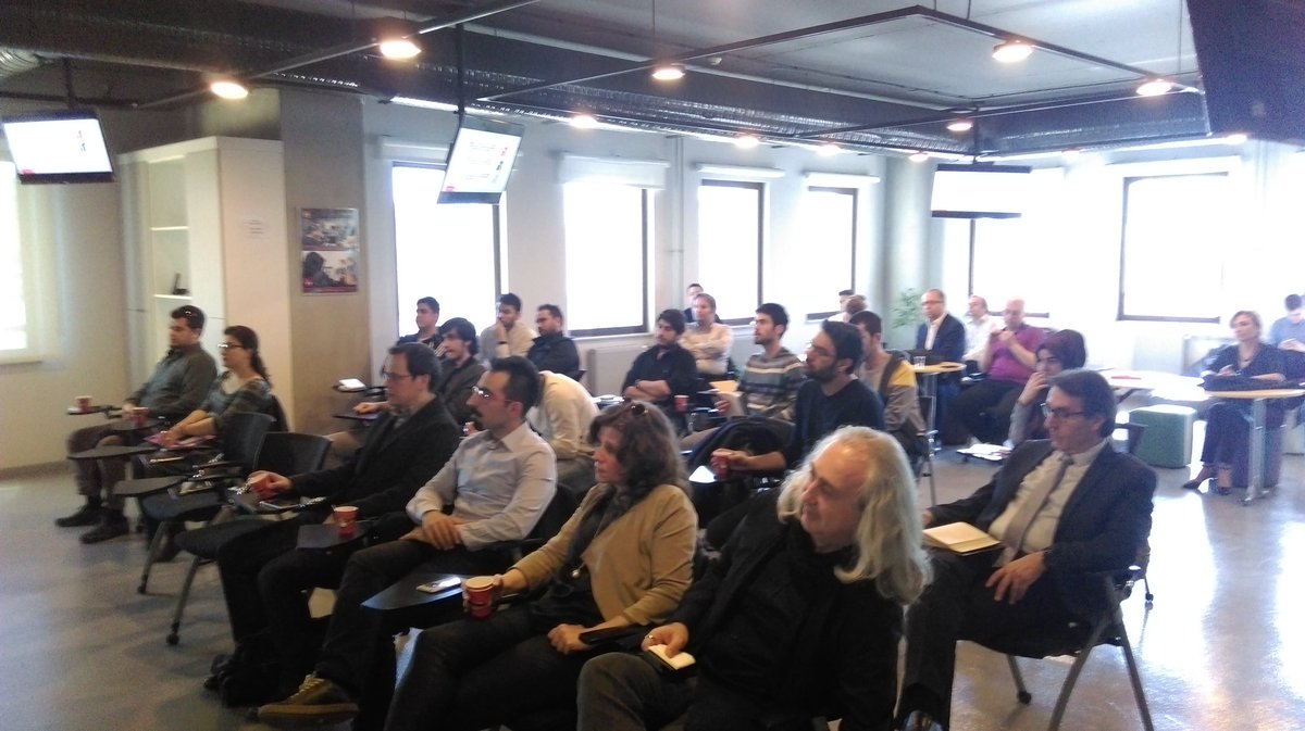 Ideaport Teknoloji Sohbetleri 3: "Akıllı Şehirler" <a href="/OracleTR/">Oracle Türkiye</a> den Mustafa Nizamoğlu'nun sunumuyla başladı. <a href="/kivilcimk2m/">Kıvılcım K2M</a> <a href="/T_T_G_V/">Türkiye Teknoloji Geliştirme Vakfı</a>