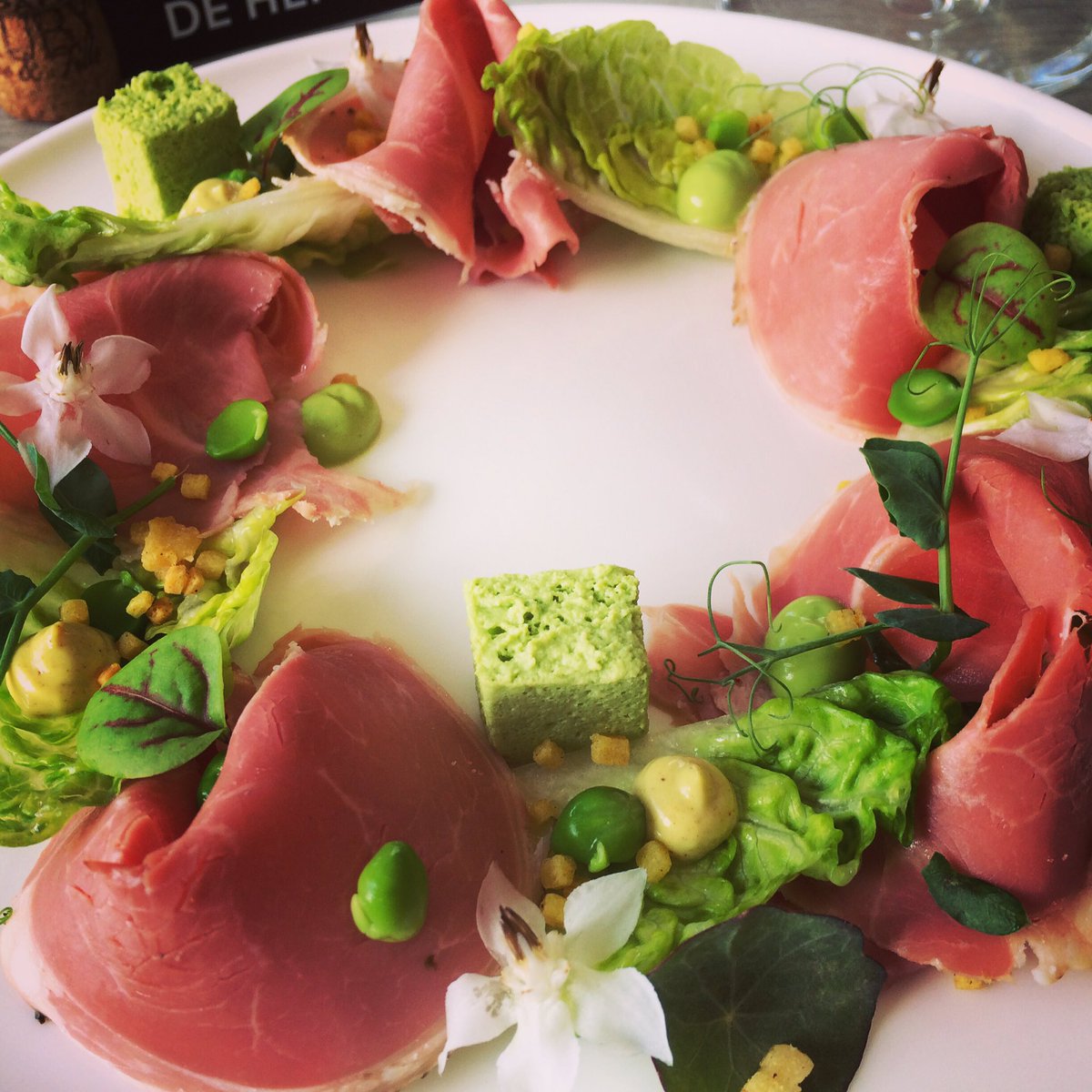 Salade Lamsham 😋 #voorjaar #kommaardoormetdiezon #4gangenkeuzemenu37,50 #restaurant #dehef #lekker #010 #rotterdam