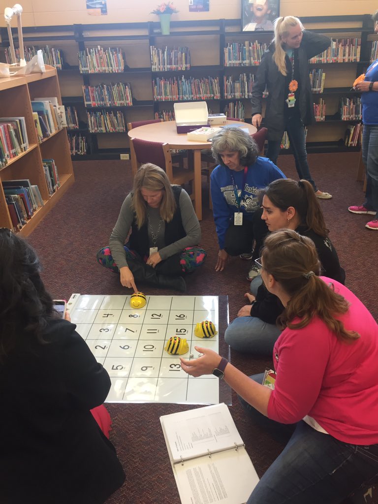 howard_huskies's tweet image. Learning together...kids at heart #makerspacefun @HSSD_tlc