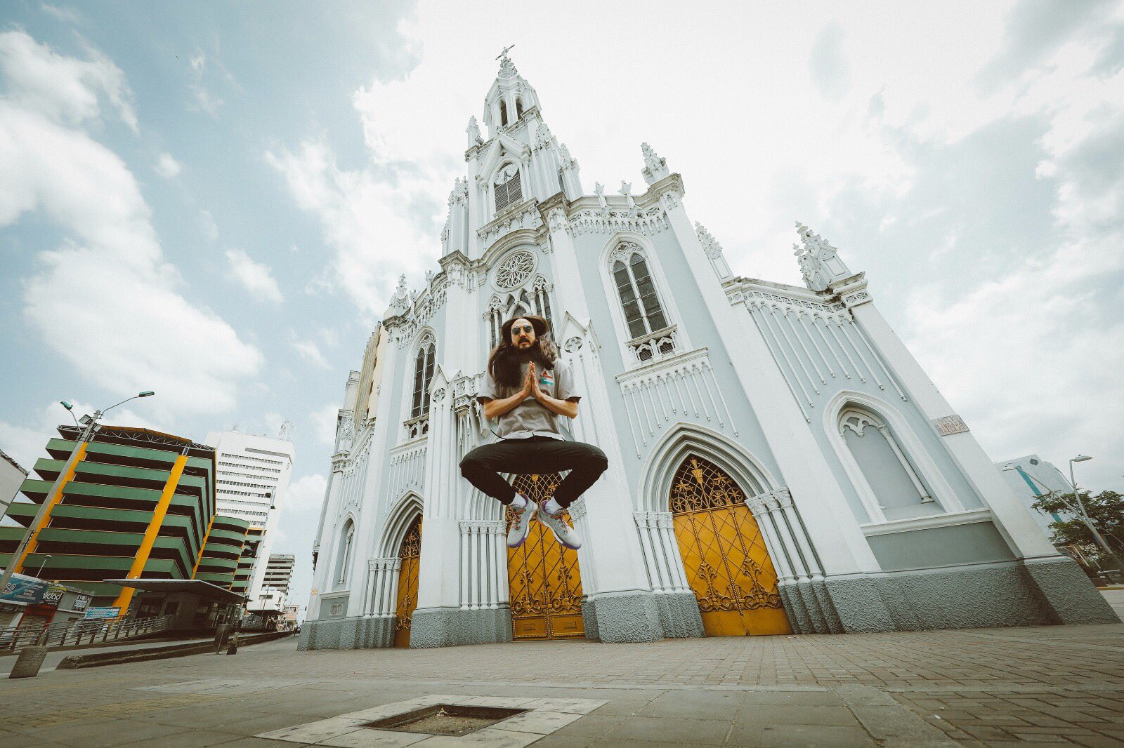 Steve Aoki Aokijump 756 The Iglesias La Hermita Church Jump Cali Colombia April 23 17 T Co Ny9e0yadeu Twitter