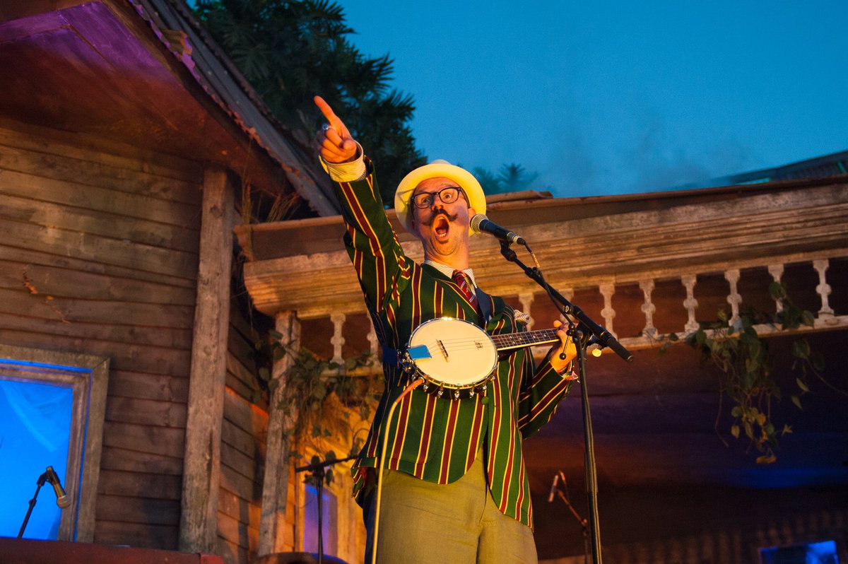 Hoedowns and happenings and out of this world family fun on #CampBestival’s steam punk stunner Oberon’s Observatory!
campbestival.net/news/get-a-loa…
