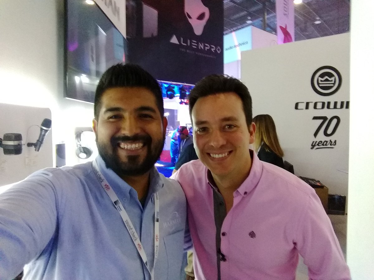 MixTLI_Audio's tweet photo. Gracias @japonton y gracias @unocero por la visita al booth de HARMAN en @soundcheckXpo https://t.co/N7MkdRW169