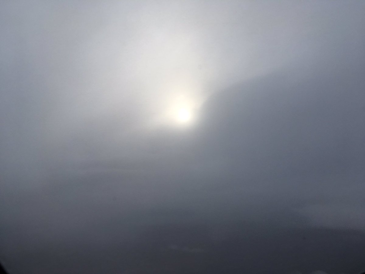 Äntligen hemma! Solen ovanför och i molnen får symbolisera vår ständiga strävan efter nytt ljus och ny kunskap. #skolriksdag