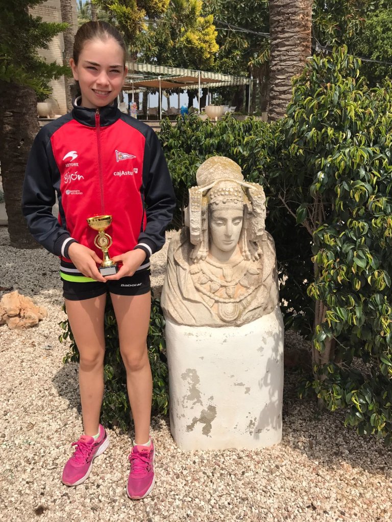 ¡Enhorabuena @aliflicflac Campeona T. Nacional de Elche alevín! TRABAJADORA INCANSABLE Te lo mereces!! #TENIS #RGCC