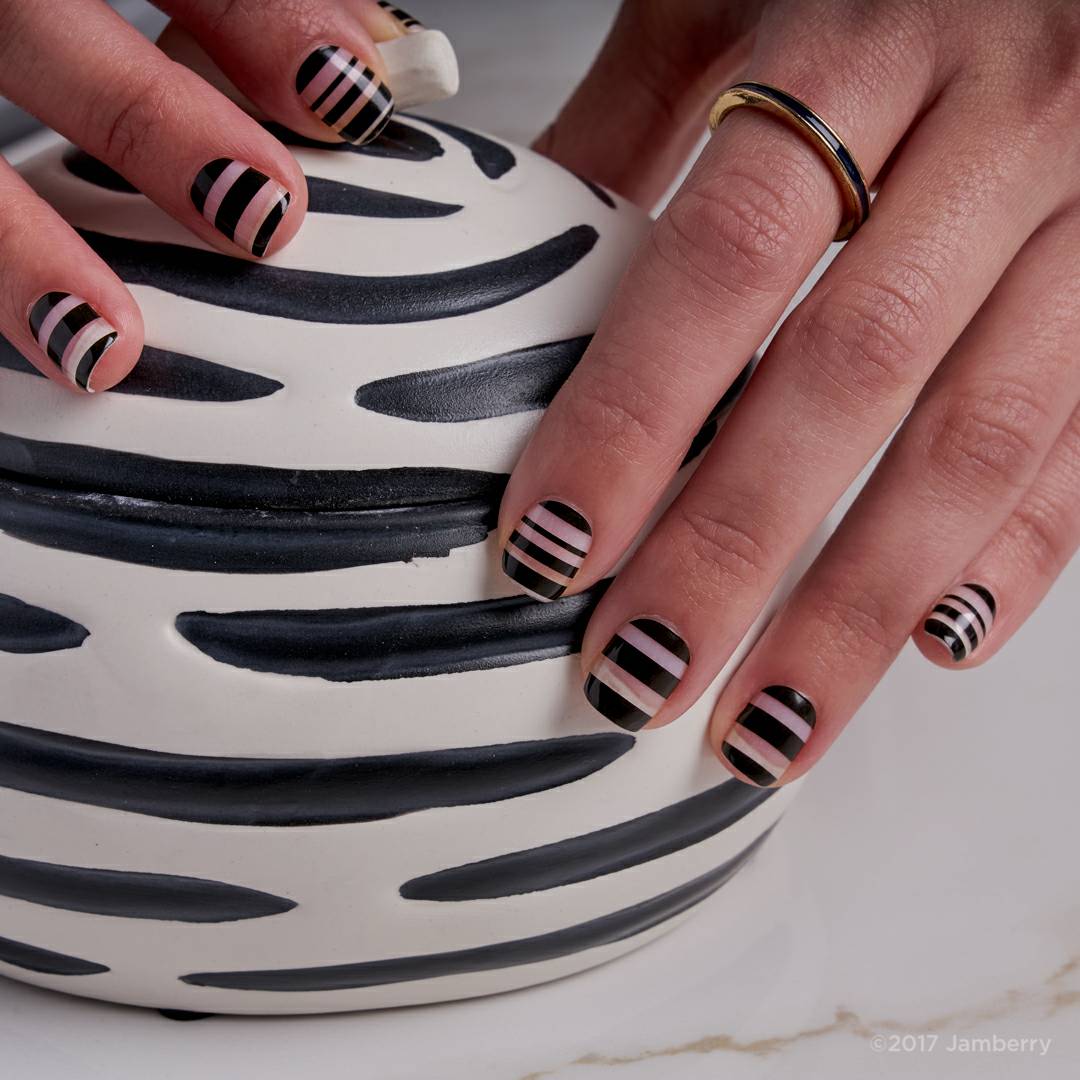 EmilyJamberry's tweet photo. This month's #SistersStyle wrap is available whilst stocks last! Don't miss out on this hugely versatile wrap.
#stripes #nails #monochrome https://t.co/Z5KLTTfZYb