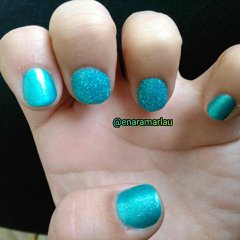 EnaraMartin's tweet photo. Manicura con purpurina azul. Blue glitter manicure.#maxcenter #bilbao #bizkaia #ilusion #purpurina #ilovemanicure #instanails #glitter https://t.co/DqwMHR6pQA