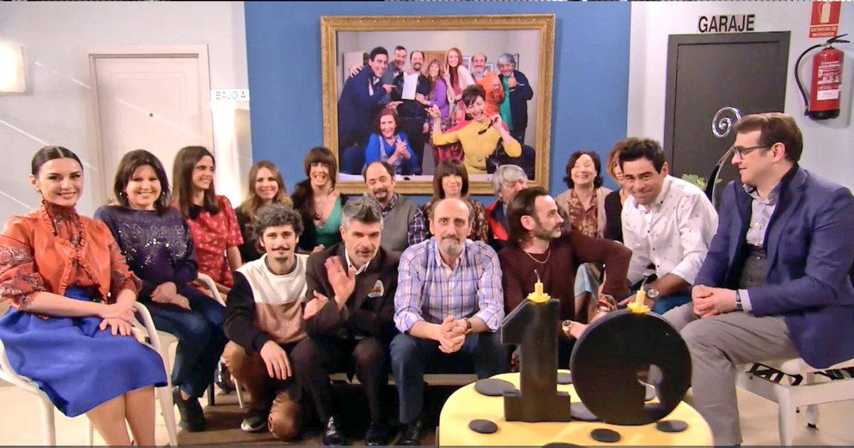 _laqueseavecina's tweet photo. RT si quieres que se estrene YA la NUEVA TEMPORADA! #LQSAT10 🔜📺 https://t.co/AHDD3QMp2u