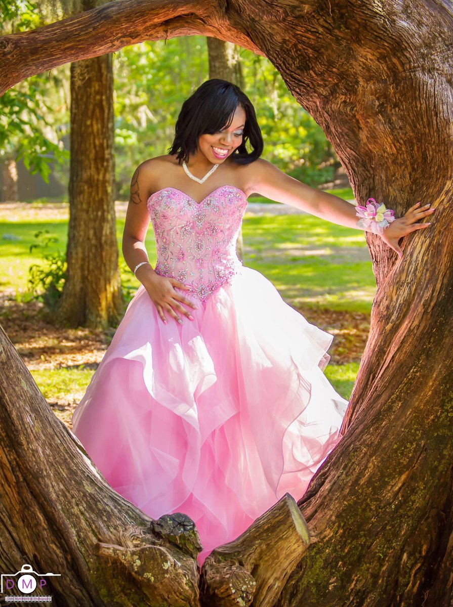 vilikiadyerphot's tweet photo. @DyerMultiPhotog  #prom #prom2017 #prom2k17 #slay #slayedprom  #nikon #photography #photographer https://t.co/tLL4dUf2xg