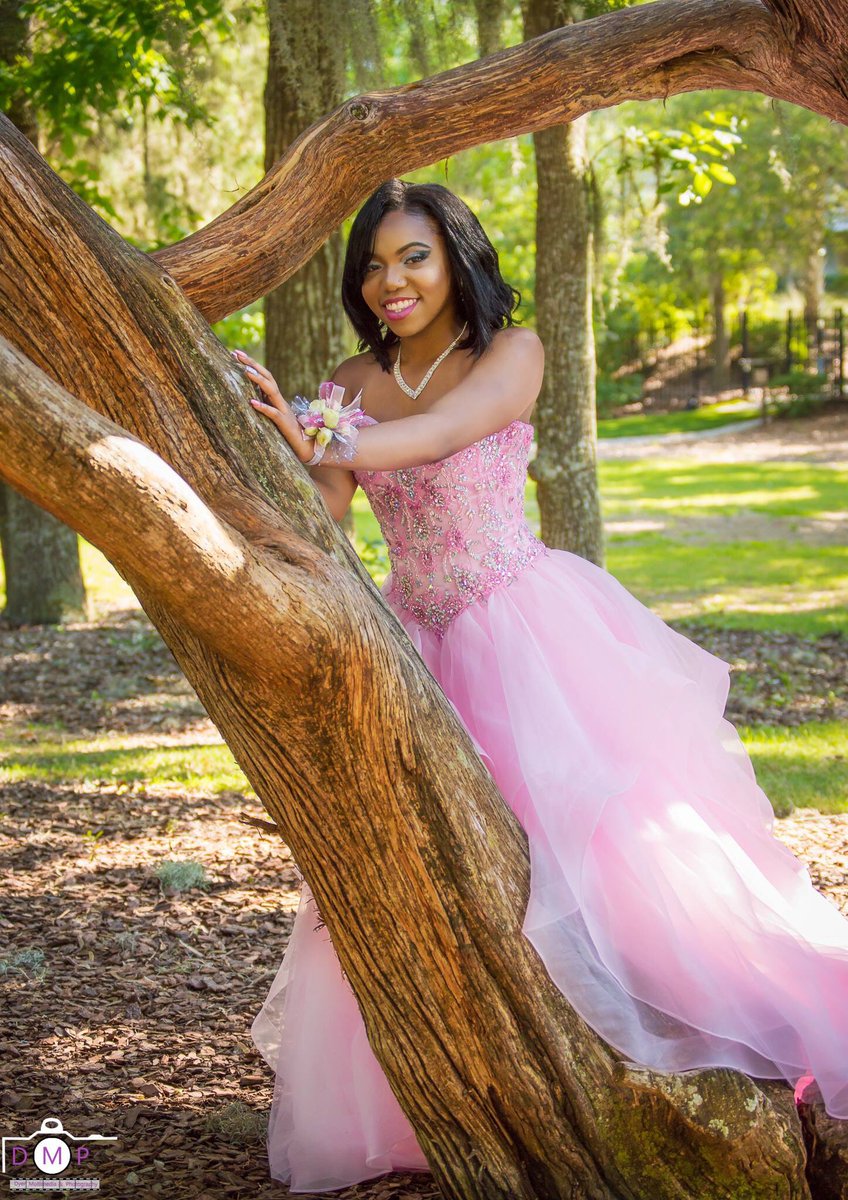 vilikiadyerphot's tweet photo. @DyerMultiPhotog  #prom #prom2017 #prom2k17 #slay #slayedprom  #nikon #photography #photographer https://t.co/tLL4dUf2xg