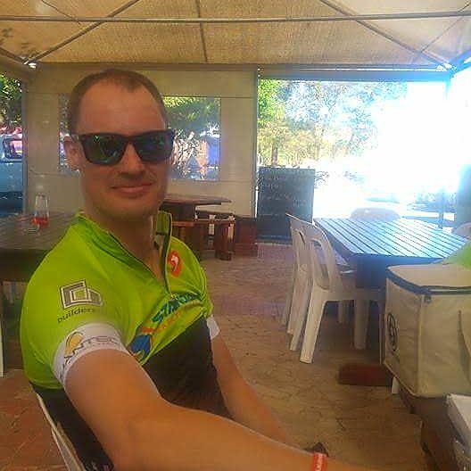FrancoisBurger2's tweet photo. Thank you to all the our sponsors for my new pair of sunglasses. @SSCyclingTeam #BuildersCity #QuantecSafety #ChesElectrical #StandardSafety https://t.co/69ZPZS09Hu
