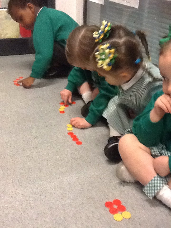 SVPEYFS's tweet photo. Using double sided counters to represent eggs hatching in maths today #concreteapparatus #numberbonds #making6 @svpprimary https://t.co/JBZydxEGm3