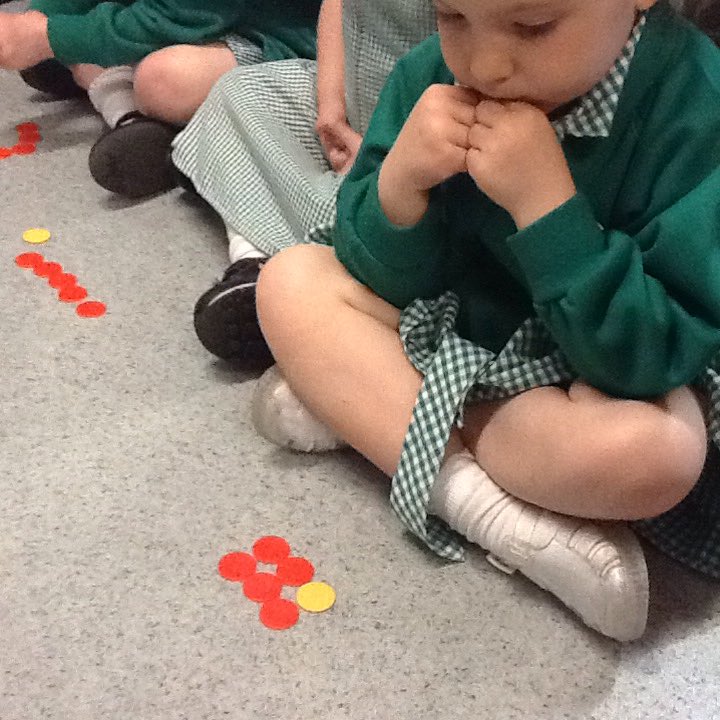 SVPEYFS's tweet photo. Using double sided counters to represent eggs hatching in maths today #concreteapparatus #numberbonds #making6 @svpprimary https://t.co/JBZydxEGm3