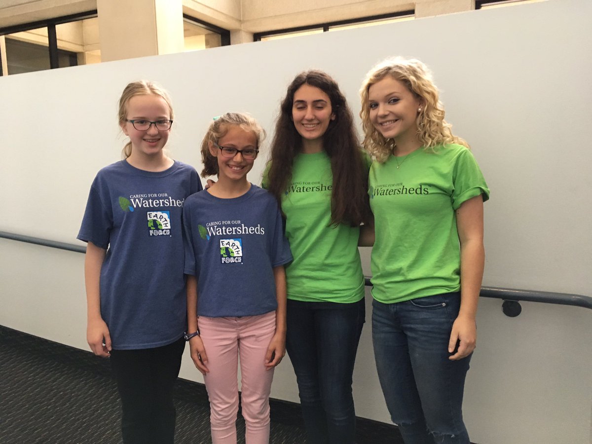 ACCDiversity's tweet photo. Building bridges across Four Mile Run with new friends @TCWTitans @WWinitiative @earthforce #novaseas17 #GunstonPride https://t.co/6wOMp6gxkH