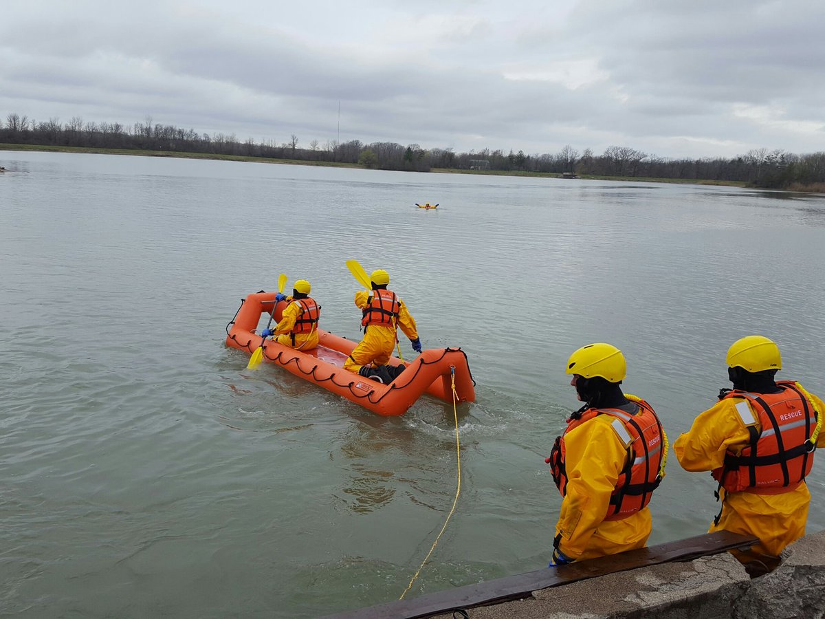 FireChiefSeth's tweet photo. Practical scenarios with Polar 75 #ThoroldFES https://t.co/HviKteCtiO