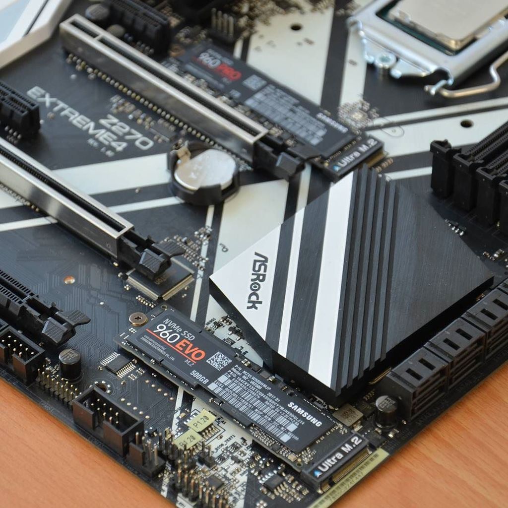 Foritain's tweet photo. Need more NVMe SSDs! :D #techtesters #samsung #960pro #960evo #ssd #m.2 #nvme #storage #asrock #z270extreme4 #moth… https://t.co/BlNZRpyZms https://t.co/3UET95f3qL