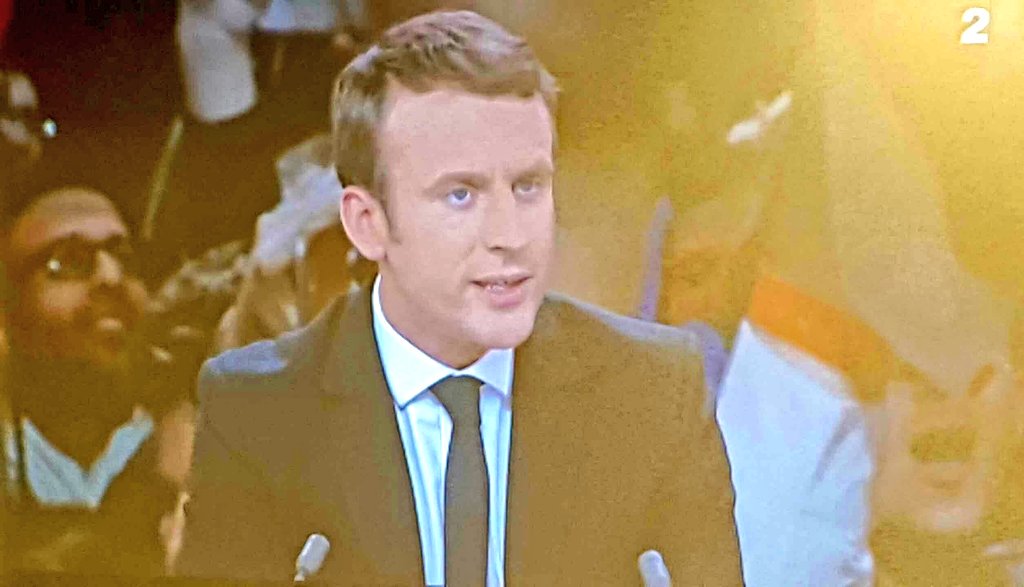 SylvainMaillard's tweet photo. .@EmmanuelMacron : "Je veux convaincre les français de voter pour moi, pour mon projet, et non pas contre Mme LePen."
#JT20H #JeVoteMacron https://t.co/wMO0U31wKG