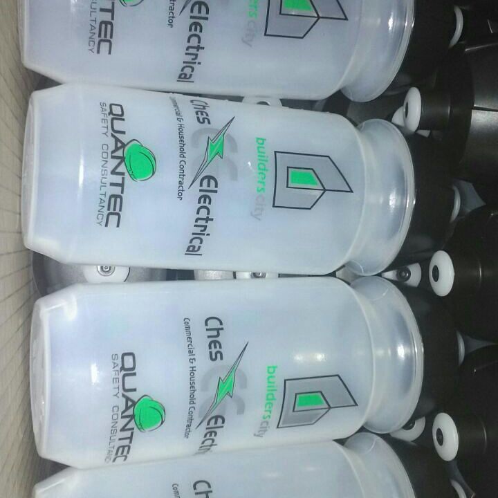 SSCyclingTeam's tweet photo. Look what just arrived 4 Sunday's. Thank u 2 all the sponsors 4 the support. #ChesElectrical #BuildersCity #QuantecSafety #StandardSafety https://t.co/CrYbPcbMbj