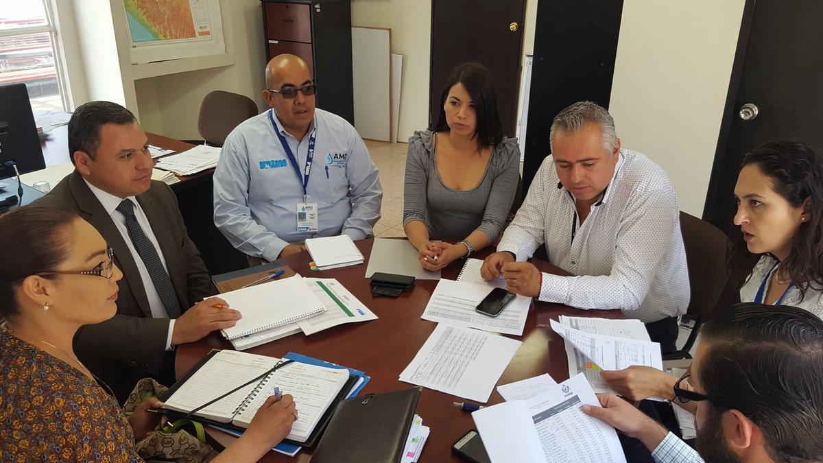 IMPLANDGO's tweet photo. Trabajando en Coordinación las distintas Direcciones Mpales con la @SEDESOE acuerdos en materia de Obra Pública.
#FAIS #PAOP2017 #convenios https://t.co/kJliUiTWaH