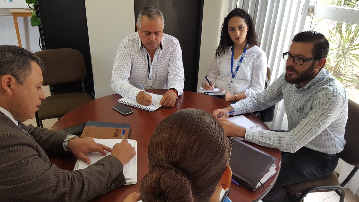 IMPLANDGO's tweet photo. Trabajando en Coordinación las distintas Direcciones Mpales con la @SEDESOE acuerdos en materia de Obra Pública.
#FAIS #PAOP2017 #convenios https://t.co/kJliUiTWaH