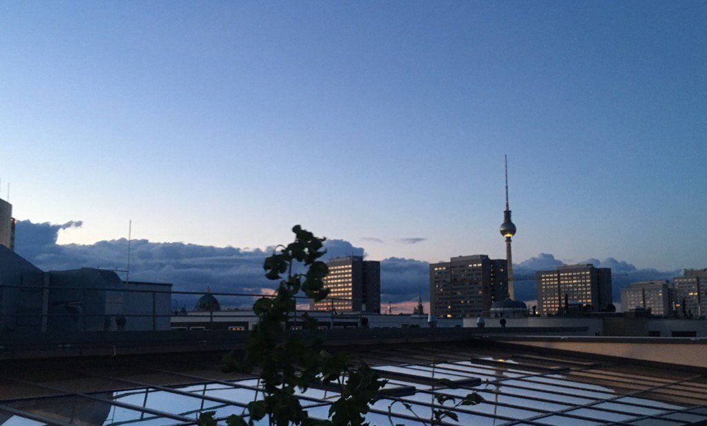 dominikmai's tweet photo. Berliner Abendstimmung mit #Fernsehturm https://t.co/QT5UpG9rVn