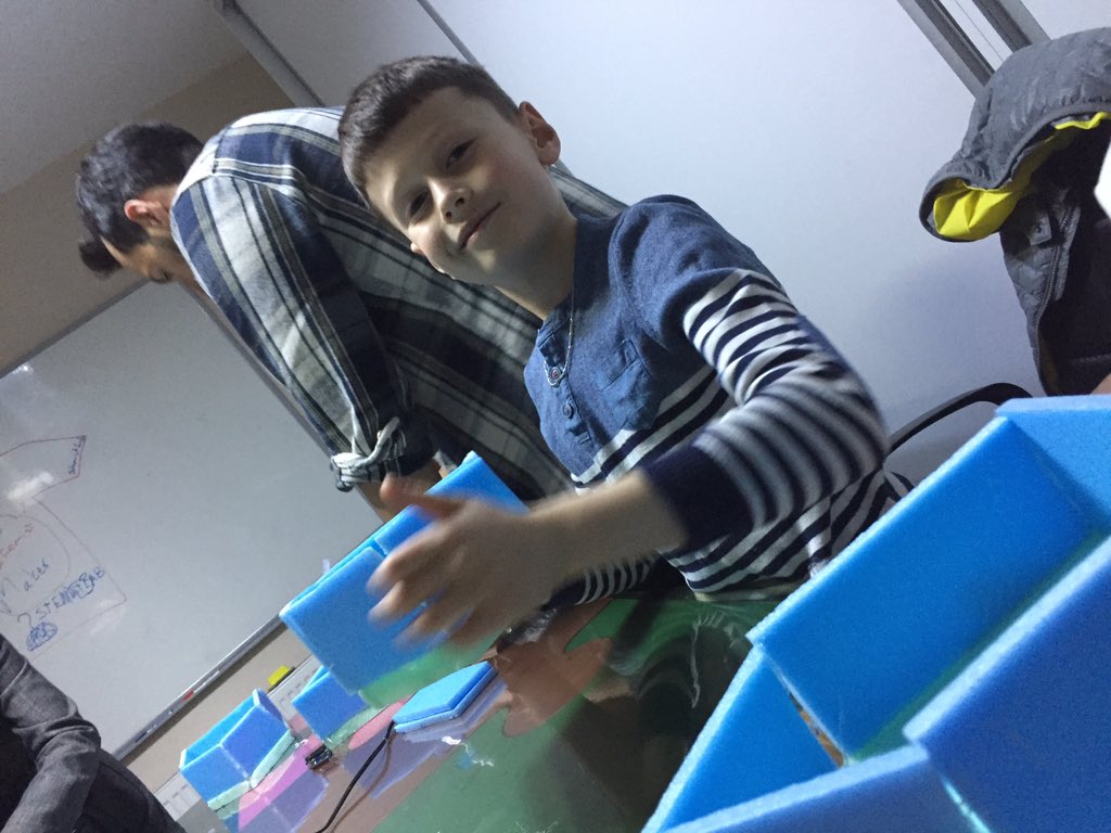 stemistlab's tweet photo. Üretmenin gururunun resmi-> 
Haftalardır programla son viraj üretime geç! 
#minircgemi #üret #yap #dene #silikon #rcship #gemi #joystik #nrf https://t.co/DPQx03ZC9S