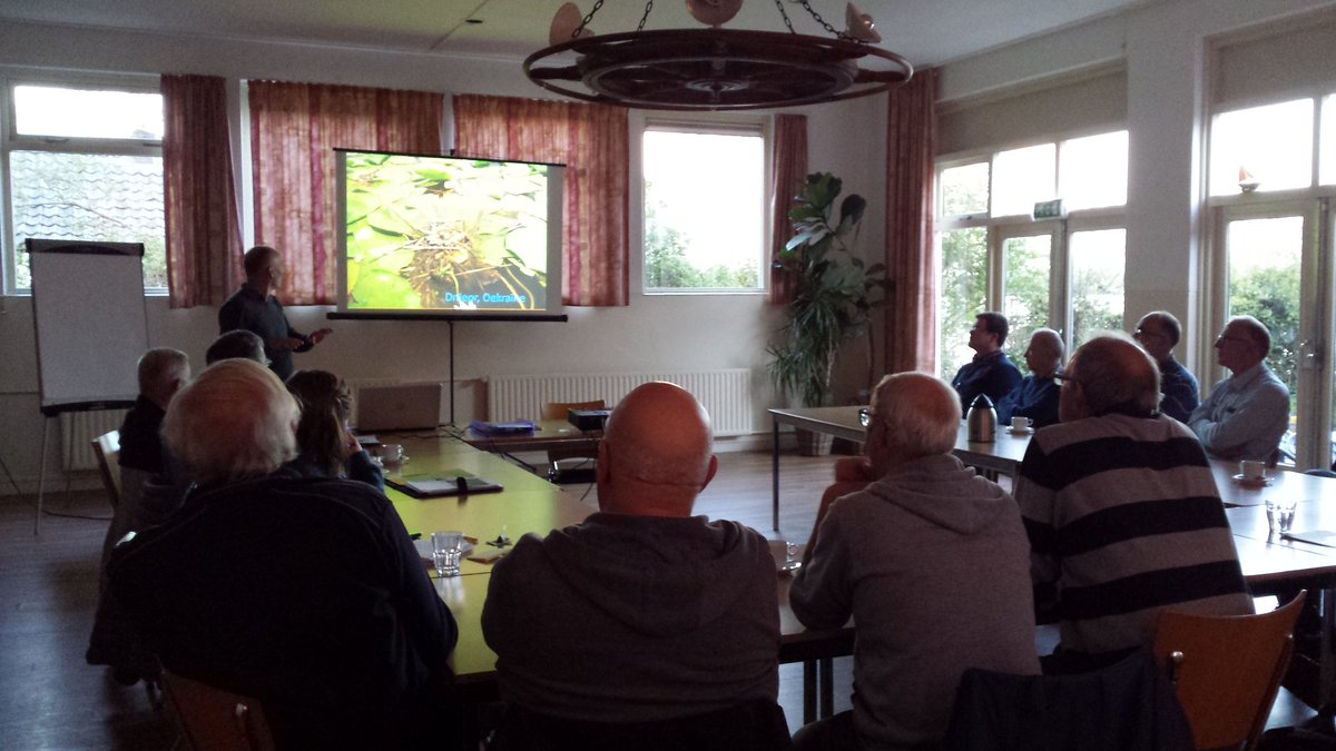 Tijdens <a href="/degroenemotor/">De Groene Motor</a> Zwarte Stern start bijeenkomst geeft Jan van der Winden een lezing aan de trouwe vrijwilligers van Zuid-Holland