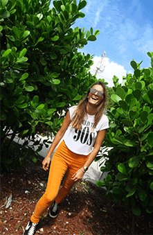 _funglasses's tweet photo. All 2017 #trends in one picture! Cool shades, 90's shirt and nothing but fun in the sun. #Miami https://t.co/ZRZIvALgCo