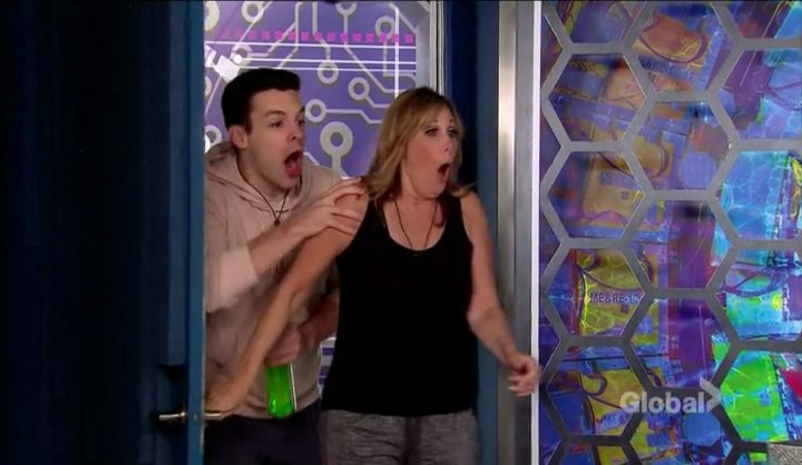 BigBrotherSubs's tweet photo. Legenda do Big Brother Canada - S05E12: https://t.co/RTlq63DPG2 
#BBCAN #BBCAN5 🚀 https://t.co/fXUc27DfXq