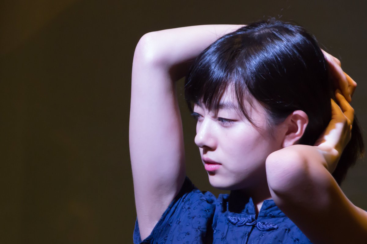 バビル على تويتر 昨日は 撮影会モデル お疲れ様でした 撮影待ちの列が 途切れなかったですね 正面からも撮影したのですが ガラスへの他人の写り込みが多く 脇撮り写真だけを アップしました 4枚目のステージに 立たれているときの姿が 凛として