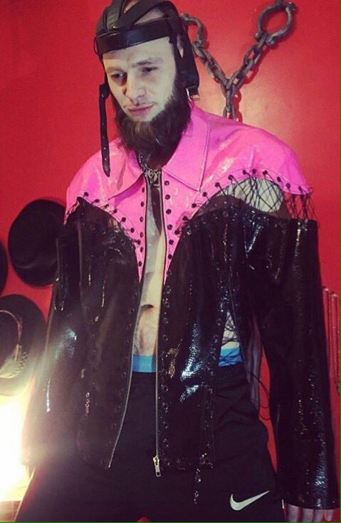 lukeneocamp's tweet photo. Who wore it best tho?

@ladygaga @maisonthefaux https://t.co/RcS3LxsE2r