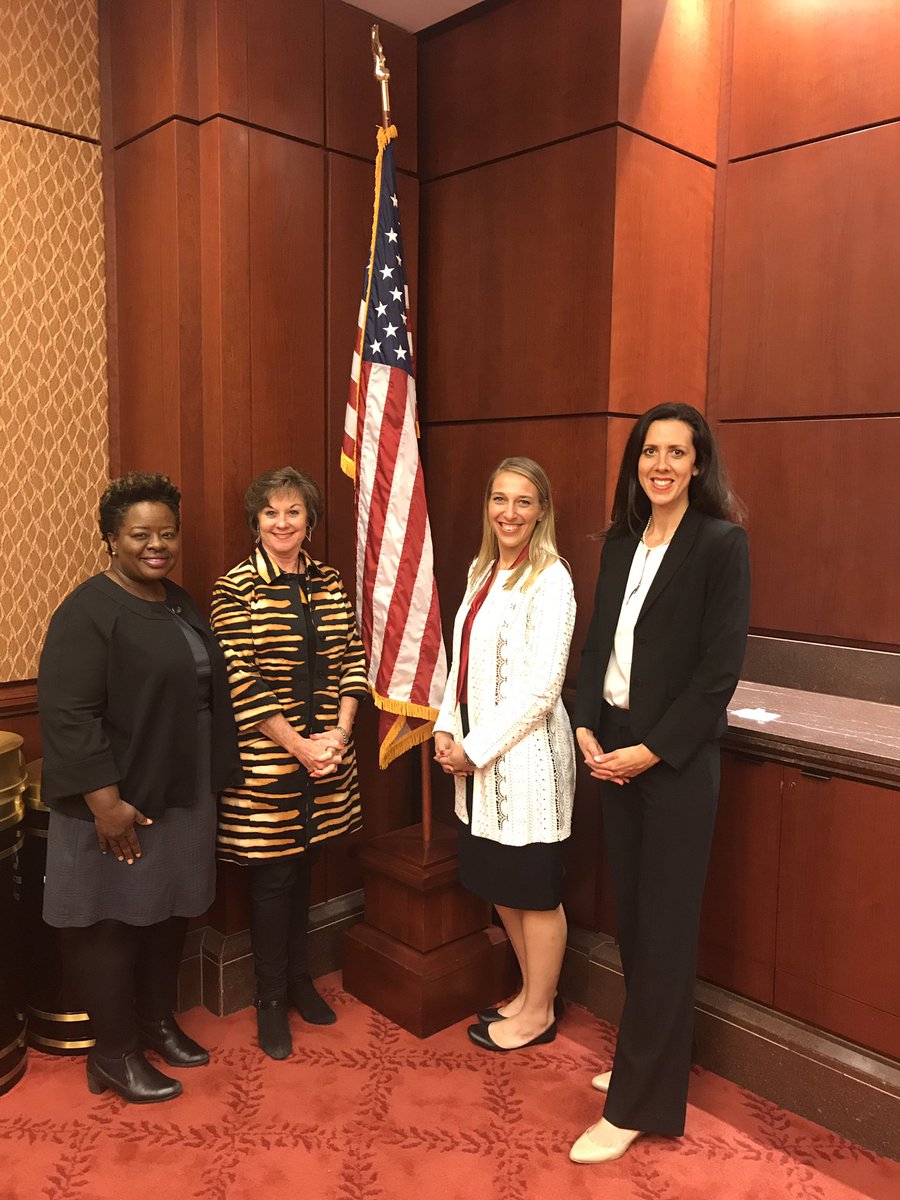 Coastal_Alabama's tweet photo. Proud to have our 2017 Coastal Civic Masters class represented while in DC! @cwmcinnis @dailysuze @stacywellborn #captodc17 https://t.co/zqcmAtvGDI