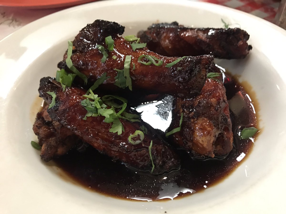 FrankysLists's tweet photo. These smoked wings are some of the best on this planet. @memphisminnies https://t.co/jJsk32SAfF