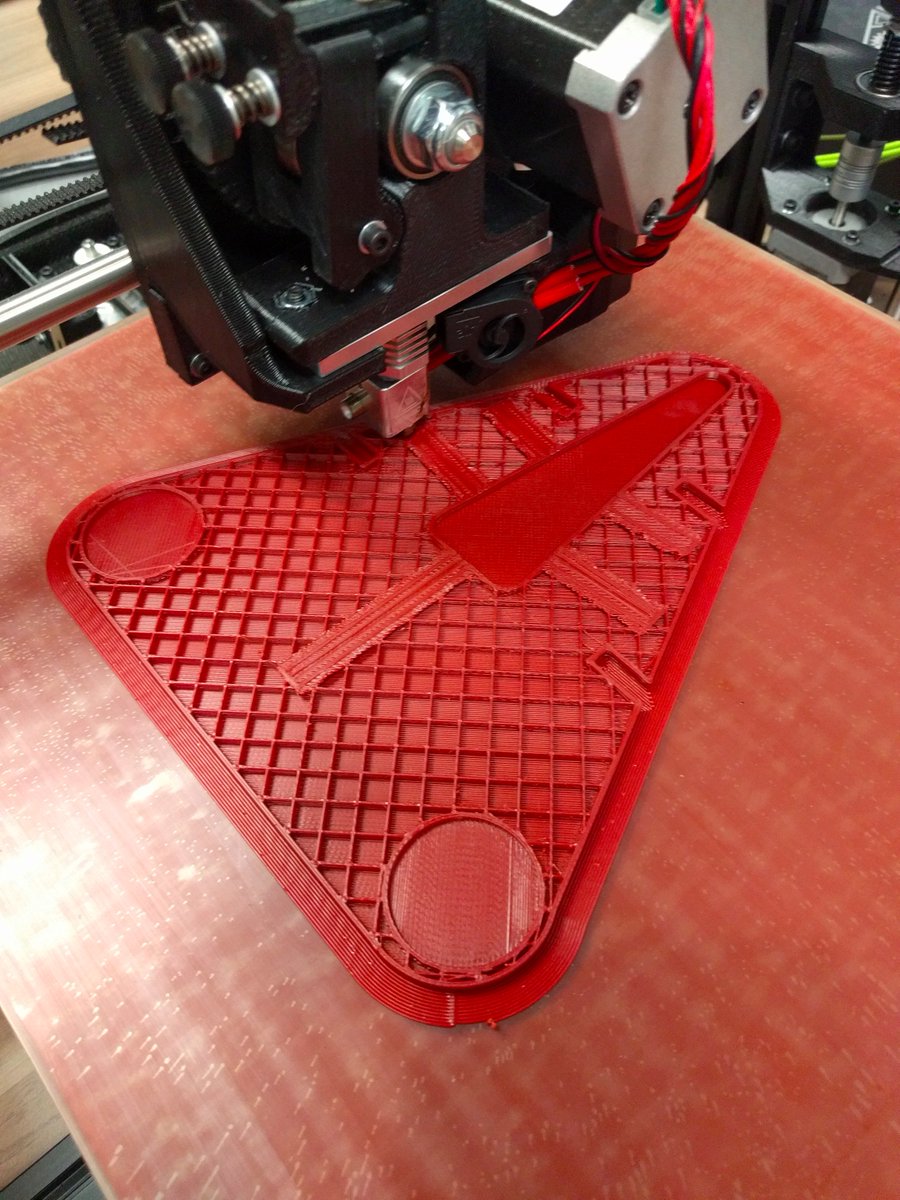 VTinnovation's tweet photo. Progress photo of a 3D-printed Oculus Rift stand. Just the base takes 7 HOURS! https://t.co/4t72jNhxft
