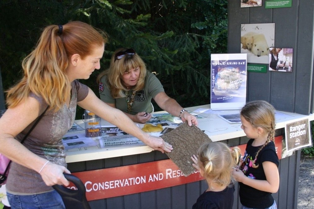 CincinnatiZoo's tweet photo. Here are some all-star CREW volunteers that help inspire future generations to care about wildlife & wild places! #VolunteerApprecationWeek https://t.co/AuBIWFTfxp