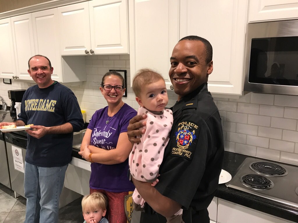 MCPDHQ's tweet photo. Ofcs had the honor of sharing breakfast with veterans at the Fisher House at the Walter Reed Medical Center in Bethesda.#FisherHouseFdtn https://t.co/gDsAsDD7tE