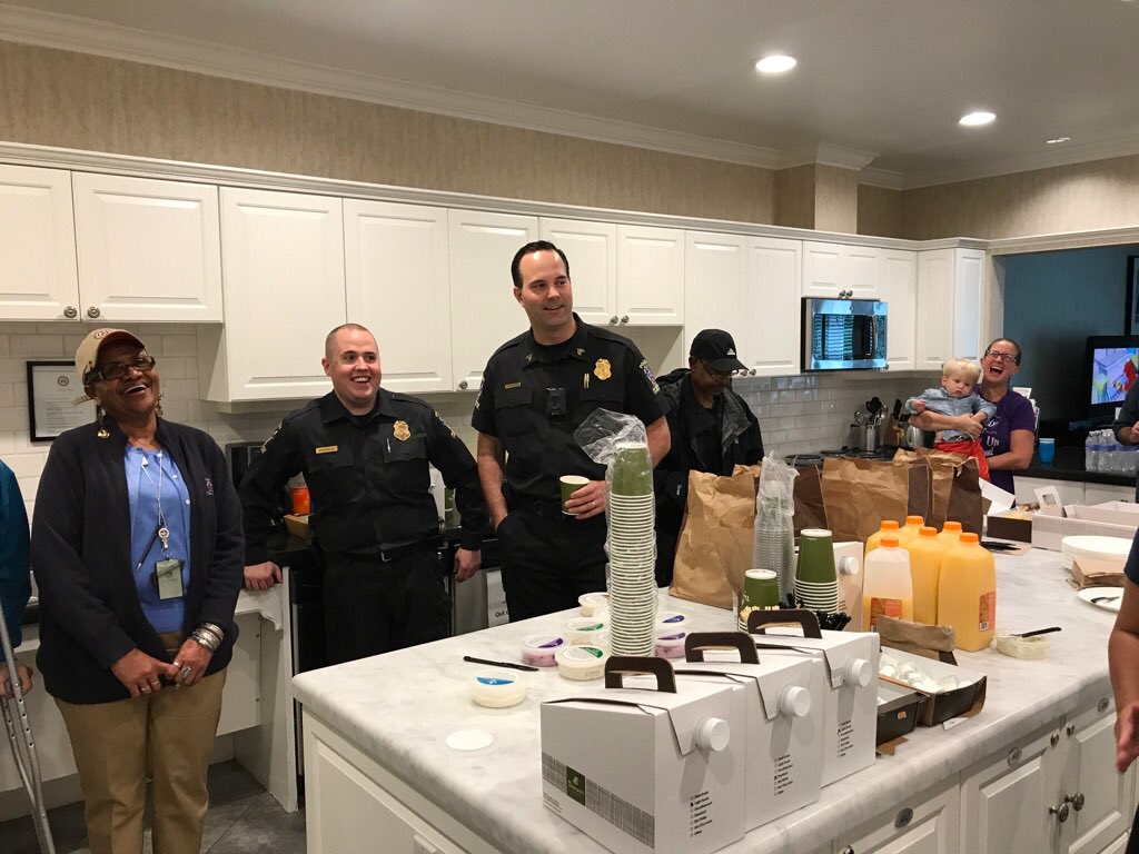 MCPDHQ's tweet photo. Ofcs had the honor of sharing breakfast with veterans at the Fisher House at the Walter Reed Medical Center in Bethesda.#FisherHouseFdtn https://t.co/gDsAsDD7tE