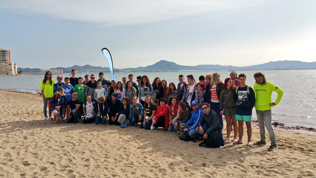 MasKite1's tweet photo. Día perfecto de playa y #StandUpPaddle con @colegionarval. Gracias @murciaturistica y @enmarmenorcp por esta iniciativa!!#MarMenor #Maskite https://t.co/rUKKnQvG4c
