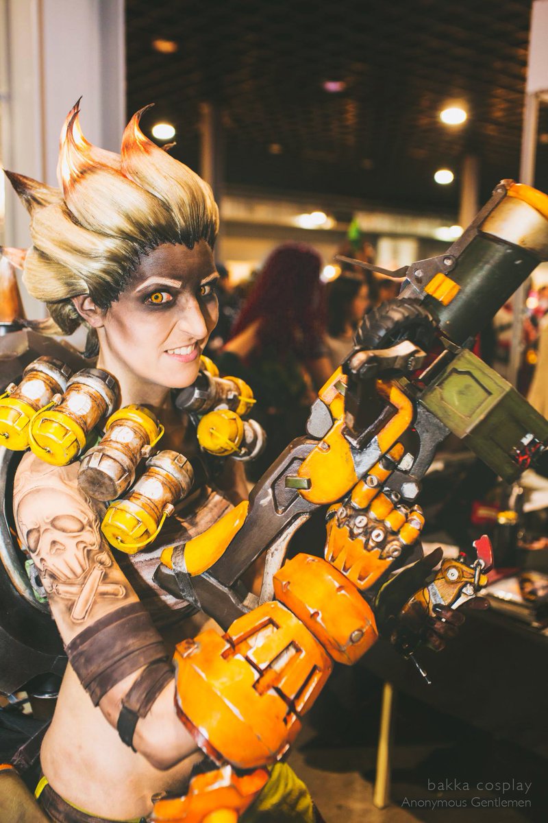bakkaCosplay's tweet photo. #FireInTheWig during @dutchcomiccon <3
Thank you for these gorgeous shots, #AnonymousGentlemen !

#Junkrat #Cosplay #Cosplay #Overwatch #DCC https://t.co/MMeFfxJloF