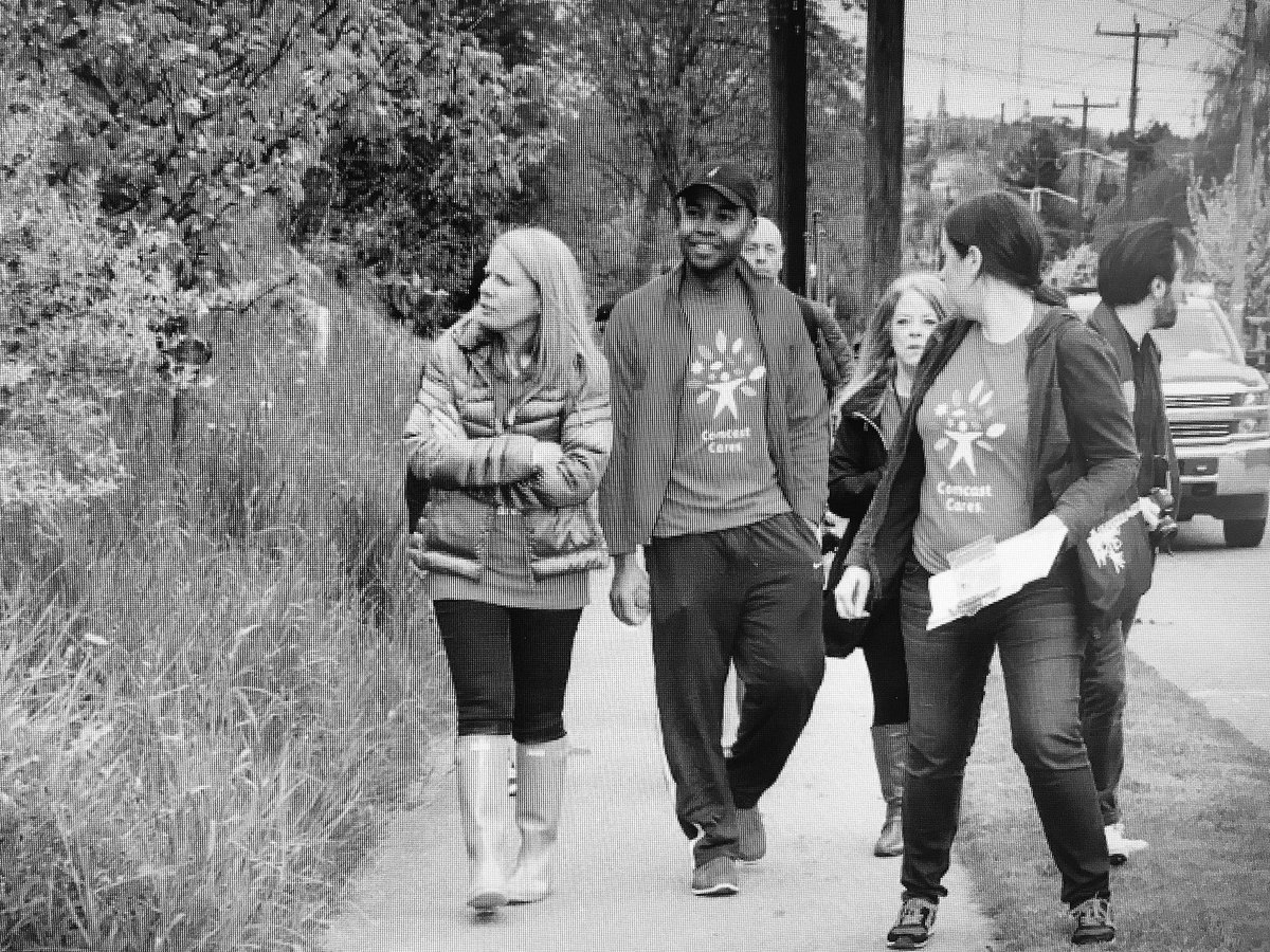 WflaDavid's tweet photo. I had so much fun being a part of @ComcastWA @elcentro72 #comcastcaresday @KING5Seattle #ThankYou https://t.co/gpyo4s1tWU