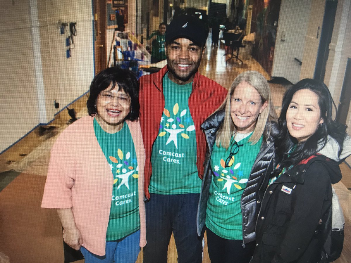 WflaDavid's tweet photo. I had so much fun being a part of @ComcastWA @elcentro72 #comcastcaresday @KING5Seattle #ThankYou https://t.co/gpyo4s1tWU