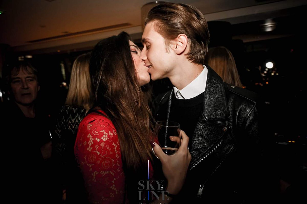 PostDiieM's tweet photo. #MyEverything ❤ #LoveYaSoMuch #Skyline #Paris https://t.co/uK1upf4KHY