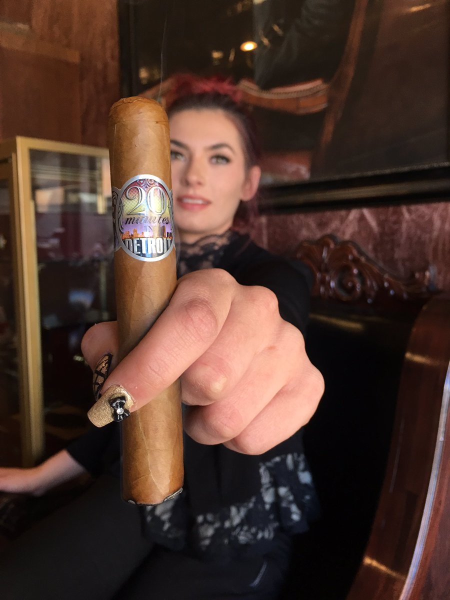 20mincigars's tweet photo. Great sunny day and #20MinCigar #DetroitCigarLounge #CigarSmoker #CigarLine #CigarFromDetroit #CityCigar #DetroitCigar #DedicatedToDetroit https://t.co/Oix5Hhiewr