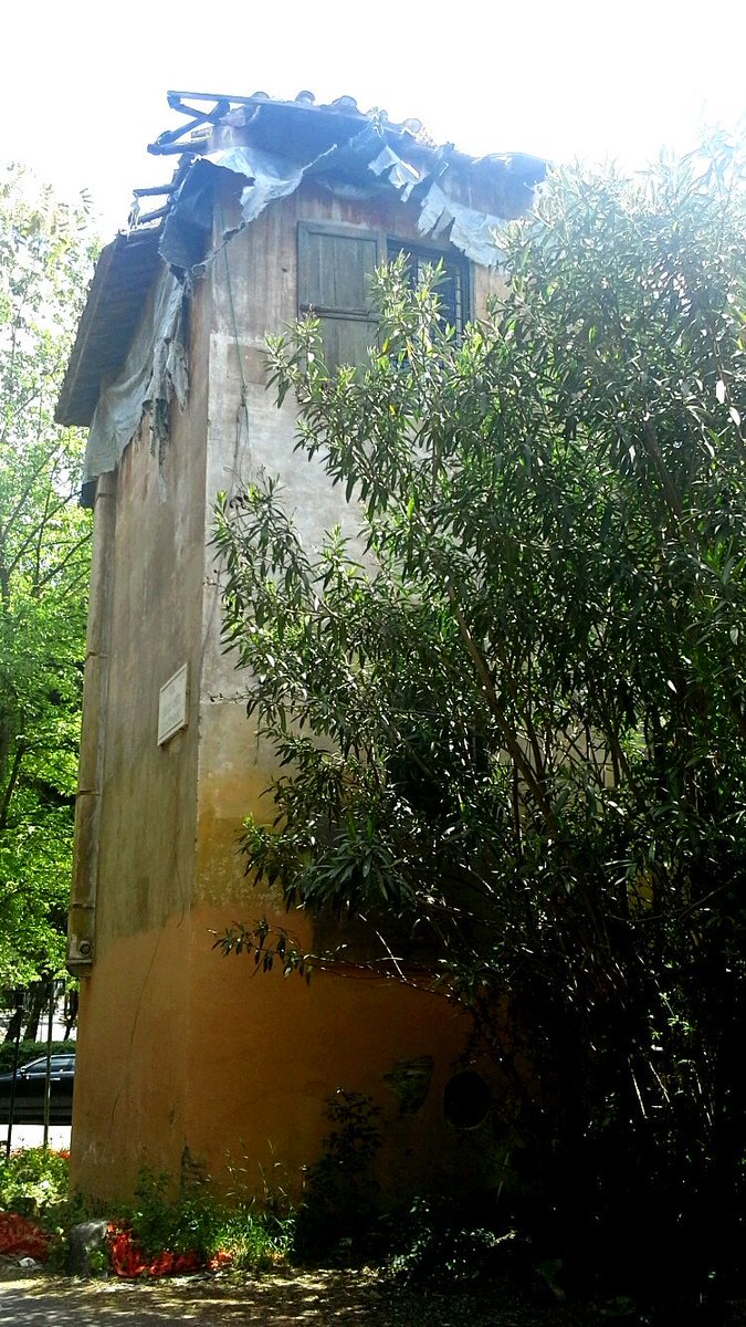 ArchAtlas's tweet photo. Aggiornamento dopo quasi 3 anni, il Casale Cenci-Giustiniani a Villa Borghese #Roma è ancora in stato di abbandono.
Chi se ne deve occupare? https://t.co/ewVwaiUOLF