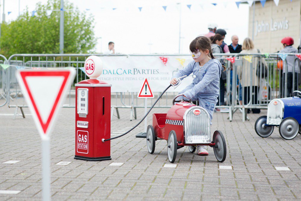 thebristolmag's tweet photo. Bristol Motor & Leisure Show returns to @mallcribbs 6-7 May for a packed w/e of #cars, go karts, #hoverball & more 🚗 https://t.co/MGhLqEh3CP https://t.co/6xAiV6qDFG