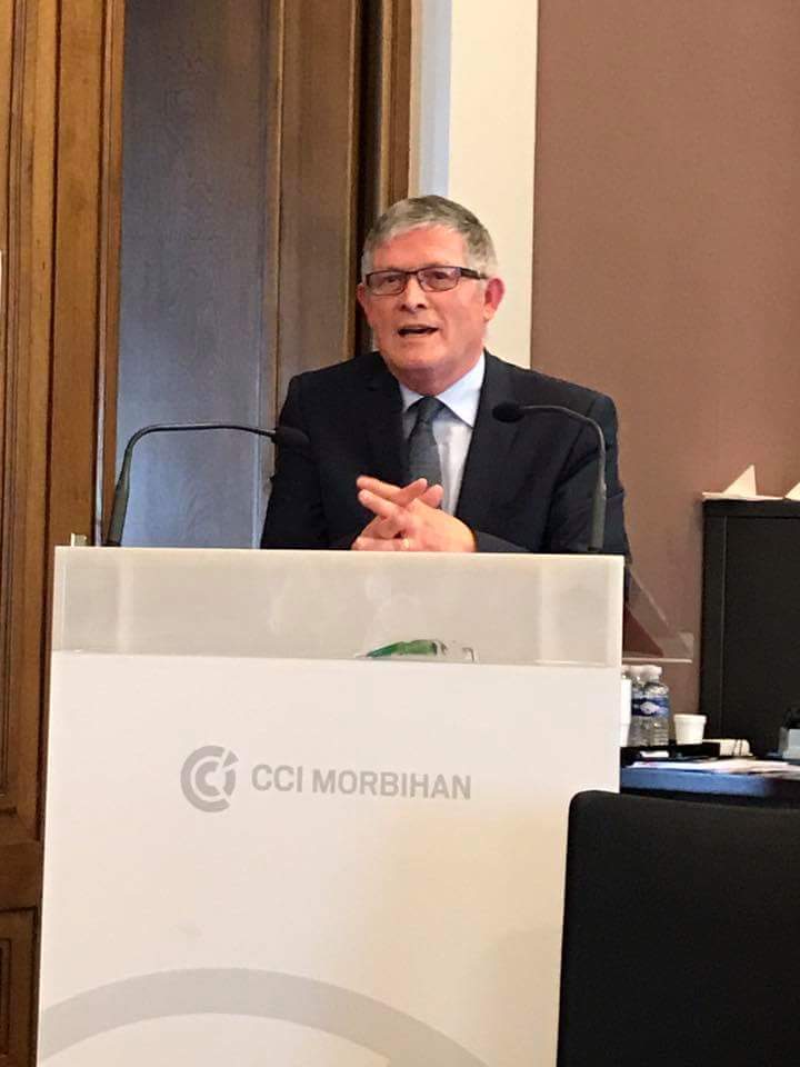 Nadine_DLH's tweet photo. #BernardMorvan à la Lorient, intervient sur les #centrevilles devant les commerçants et les élus de la CCI du Morbihan #FNH #commerce https://t.co/W6mxwhAWqS