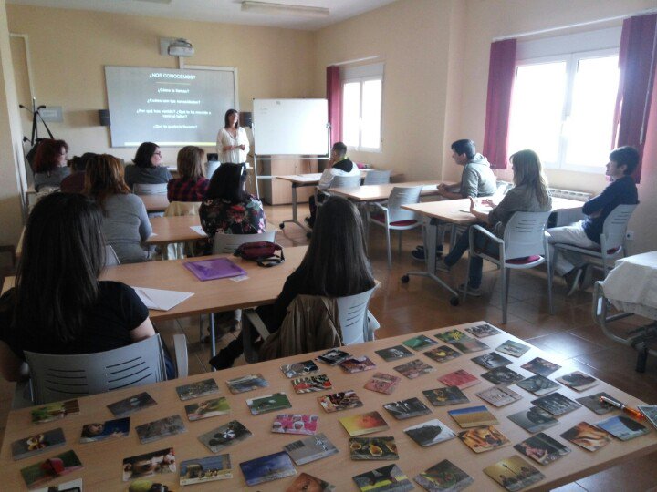 PitukaMM's tweet photo. Iniciamos curso de emprender en hosteleria en Andorra, Teruel, hoy estrategias y habilidades emprendedoras https://t.co/YDmVxNnngQ